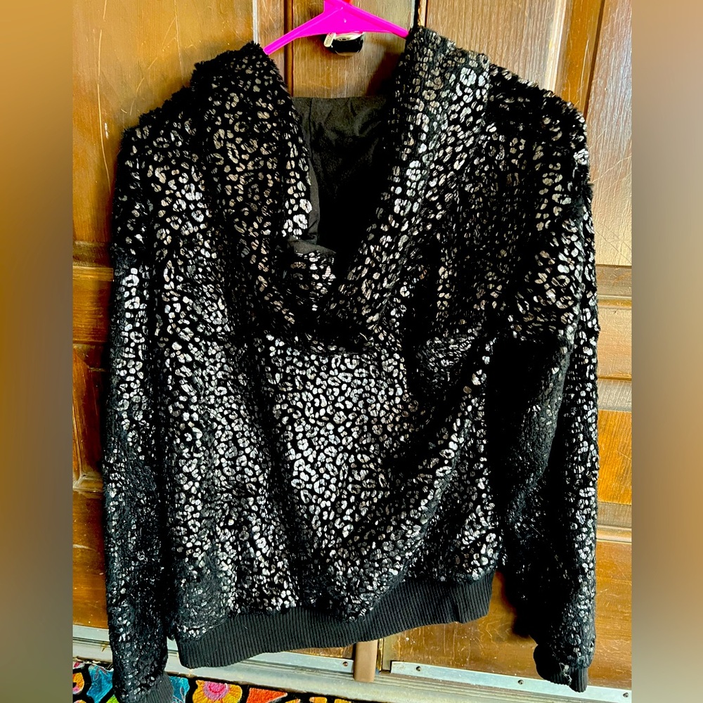 Victorias Secret PINK label- ULTRA Soft Zipper Animal print jacket
